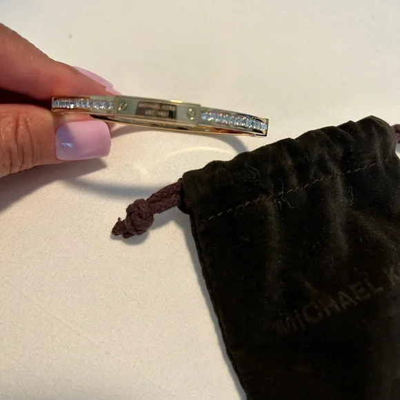 MICHEAL KORS • Gold Bangle w/ Diamonds • - Picture 4 of 8